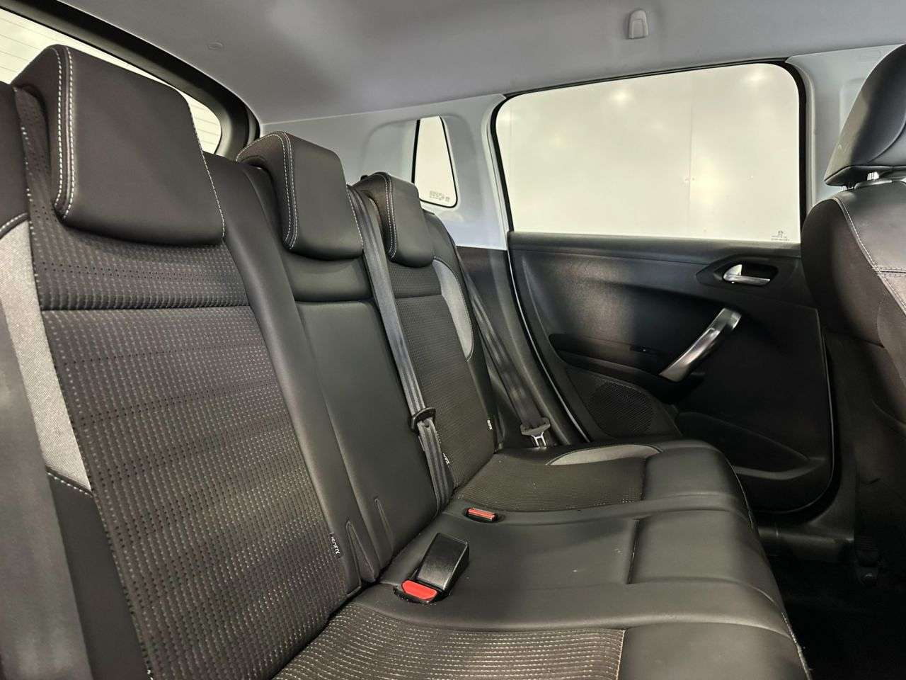 2017 PEUGEOT 2008 2017 PEUGEOT 2008