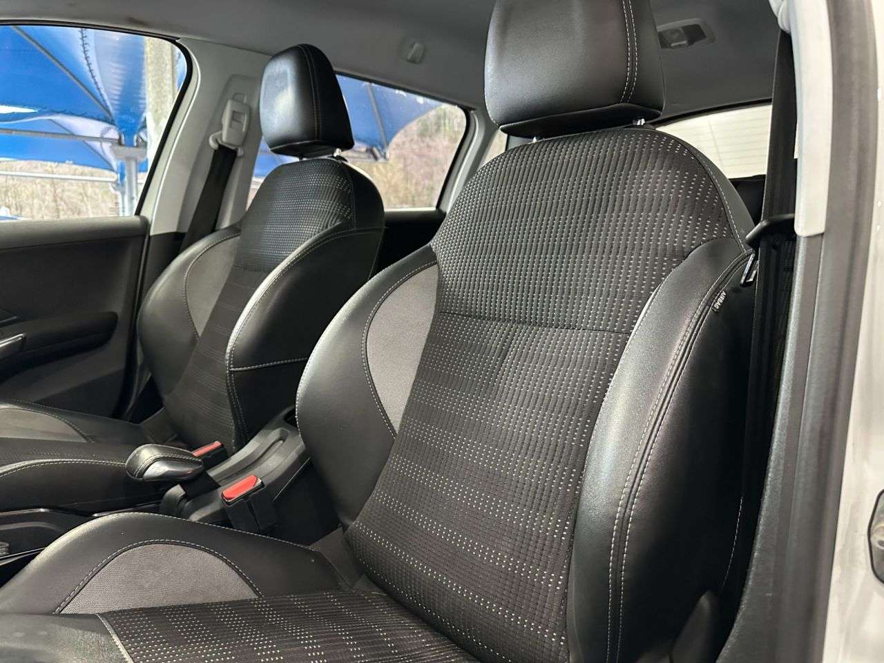 2017 PEUGEOT 2008 2017 PEUGEOT 2008