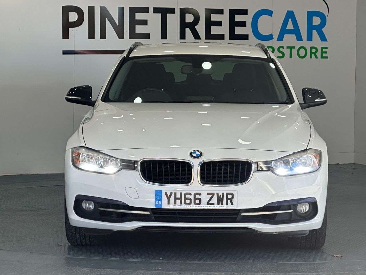A 2016 BMW 3 SERIES 1.5 318i Sport Touring 5dr Petrol Auto Euro 6 (s/s) (136 ps) A 2016 BMW 3 SERIES 1.5 318i Sport Touring 5dr Petrol Auto Euro 6 (s/s) (136 ps)