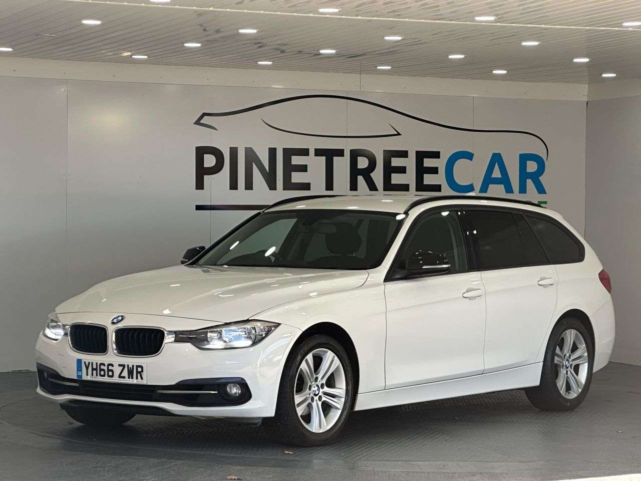 A 2016 BMW 3 SERIES 1.5 318i Sport Touring 5dr Petrol Auto Euro 6 (s/s) (136 ps) A 2016 BMW 3 SERIES 1.5 318i Sport Touring 5dr Petrol Auto Euro 6 (s/s) (136 ps)