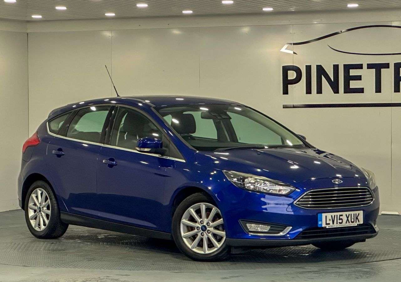 A 2015 FORD FOCUS 1.0T EcoBoost Titanium Hatchback 5dr Petrol Manual Euro 6 (s/s) (125 ps) A 2015 FORD FOCUS 1.0T EcoBoost Titanium Hatchback 5dr Petrol Manual Euro 6 (s/s) (125 ps)