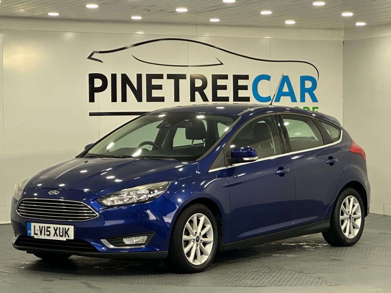 A 2015 FORD FOCUS 1.0T EcoBoost Titanium Hatchback 5dr Petrol Manual Euro 6 (s/s) (125 ps) A 2015 FORD FOCUS 1.0T EcoBoost Titanium Hatchback 5dr Petrol Manual Euro 6 (s/s) (125 ps)