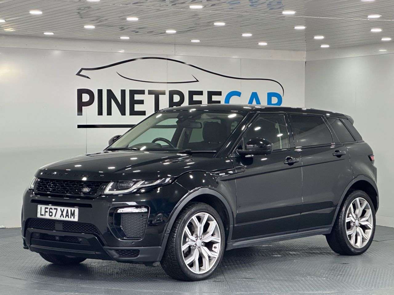 A 2017 LAND ROVER RANGE ROVER EVOQUE 2.0 TD4 Autobiography SUV 5dr Diesel Auto 4WD Euro 6 (s/s) (180 ps) A 2017 LAND ROVER RANGE ROVER EVOQUE 2.0 TD4 Autobiography SUV 5dr Diesel Auto 4WD Euro 6 (s/s) (180 ps)