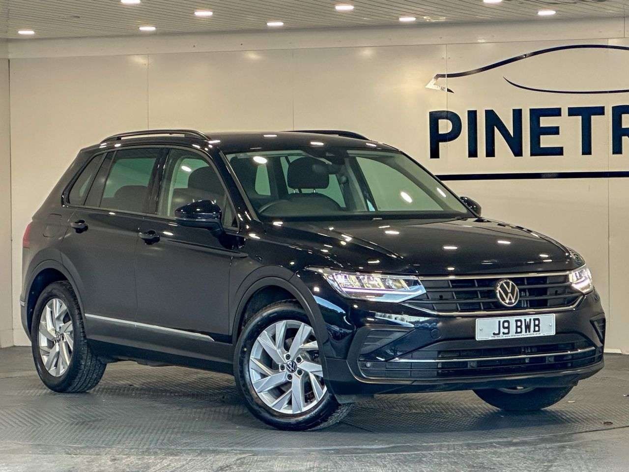 A 2021 VOLKSWAGEN TIGUAN 1.5 TSI Life SUV 5dr Petrol Manual Euro 6 (s/s) (150 ps) A 2021 VOLKSWAGEN TIGUAN 1.5 TSI Life SUV 5dr Petrol Manual Euro 6 (s/s) (150 ps)