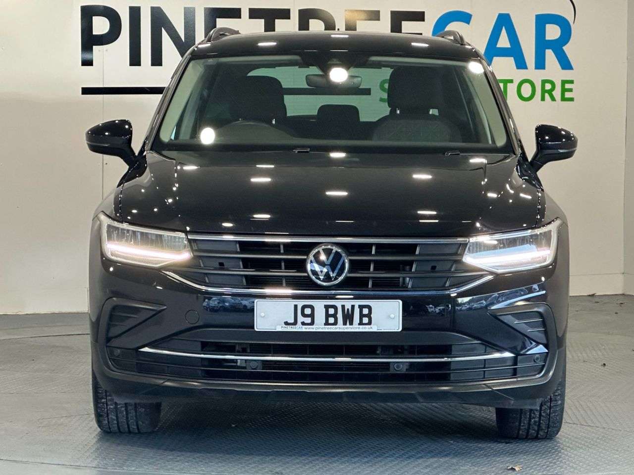 A 2021 VOLKSWAGEN TIGUAN 1.5 TSI Life SUV 5dr Petrol Manual Euro 6 (s/s) (150 ps) A 2021 VOLKSWAGEN TIGUAN 1.5 TSI Life SUV 5dr Petrol Manual Euro 6 (s/s) (150 ps)