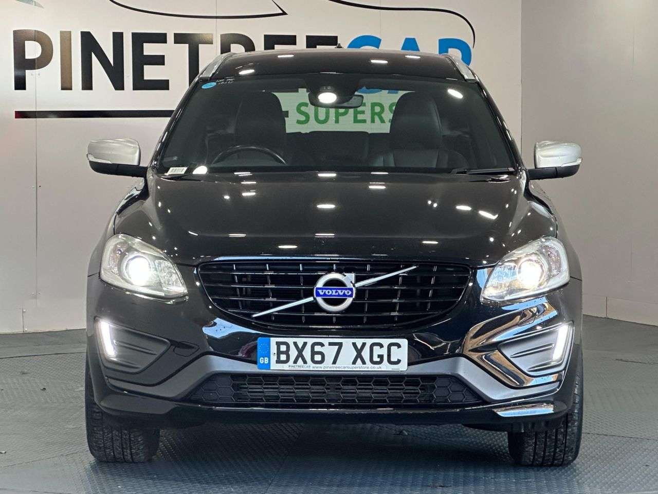 A 2017 VOLVO XC60 2.0 D4 R-Design Lux Nav SUV 5dr Diesel Auto Euro 6 (s/s) (190 ps) A 2017 VOLVO XC60 2.0 D4 R-Design Lux Nav SUV 5dr Diesel Auto Euro 6 (s/s) (190 ps)