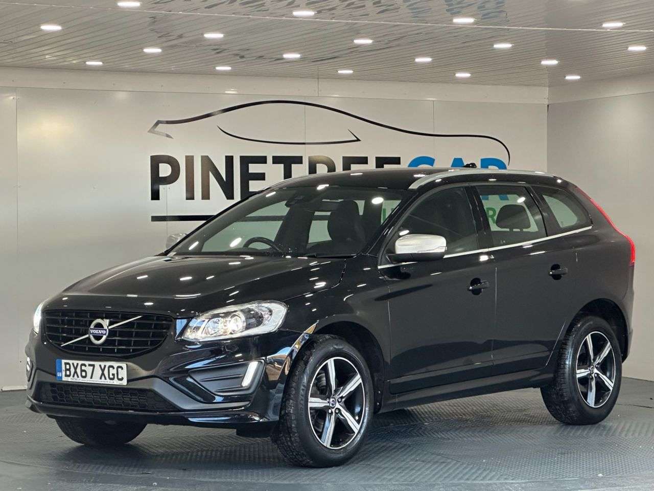 A 2017 VOLVO XC60 2.0 D4 R-Design Lux Nav SUV 5dr Diesel Auto Euro 6 (s/s) (190 ps) A 2017 VOLVO XC60 2.0 D4 R-Design Lux Nav SUV 5dr Diesel Auto Euro 6 (s/s) (190 ps)