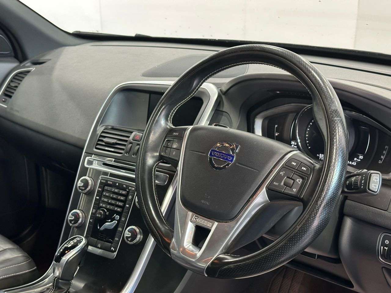 2017 VOLVO XC60 2017 VOLVO XC60