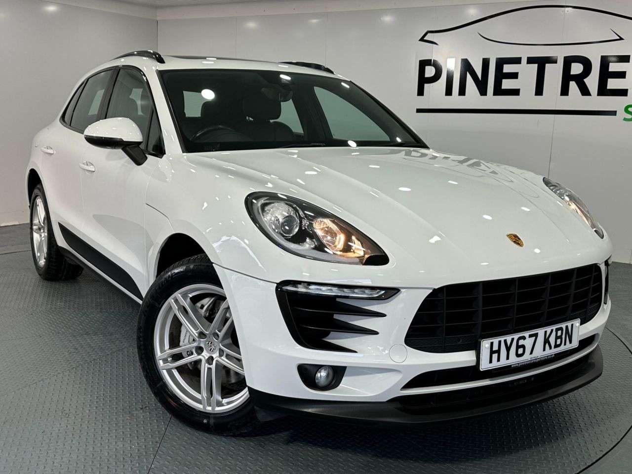 A 2017 PORSCHE MACAN 3.0 TD V6 S SUV 5dr Diesel PDK 4WD Euro 6 (s/s) (258 ps) A 2017 PORSCHE MACAN 3.0 TD V6 S SUV 5dr Diesel PDK 4WD Euro 6 (s/s) (258 ps)