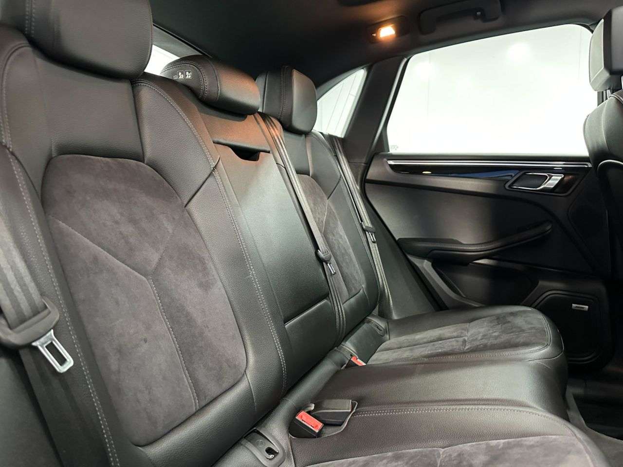 2017 PORSCHE MACAN 2017 PORSCHE MACAN