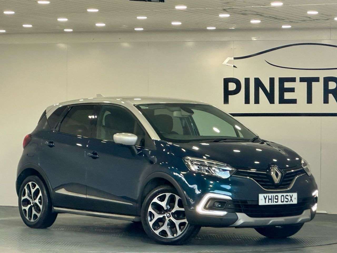 A 2019 RENAULT CAPTUR 0.9 TCe ENERGY GT Line SUV 5dr Petrol Manual Euro 6 (s/s) (90 ps) A 2019 RENAULT CAPTUR 0.9 TCe ENERGY GT Line SUV 5dr Petrol Manual Euro 6 (s/s) (90 ps)