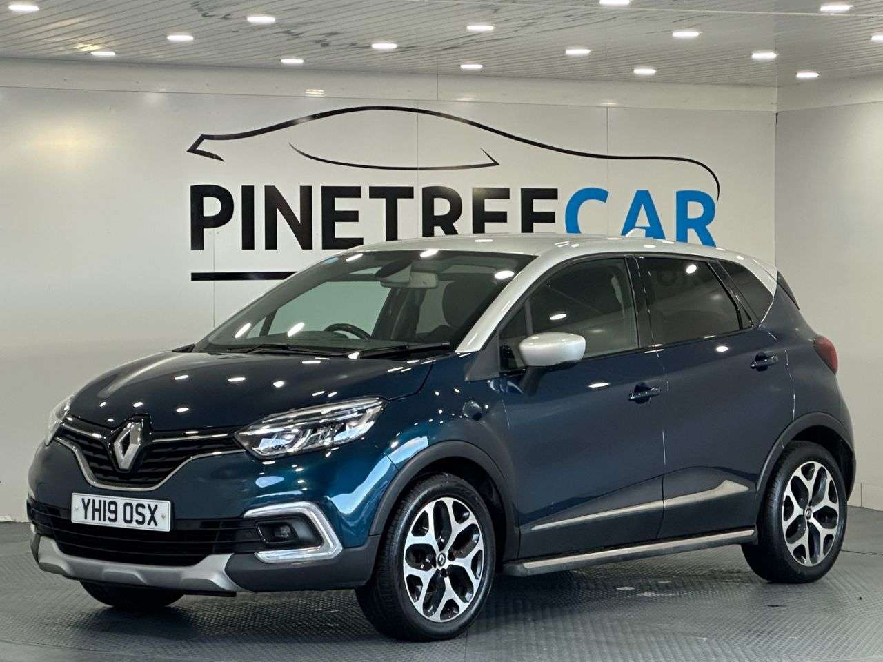 A 2019 RENAULT CAPTUR 0.9 TCe ENERGY GT Line SUV 5dr Petrol Manual Euro 6 (s/s) (90 ps) A 2019 RENAULT CAPTUR 0.9 TCe ENERGY GT Line SUV 5dr Petrol Manual Euro 6 (s/s) (90 ps)