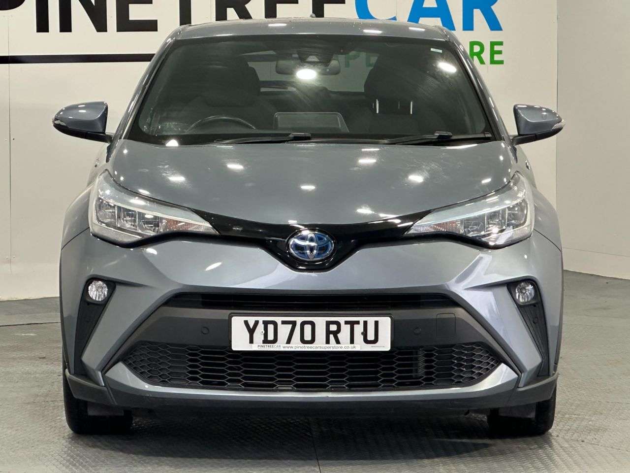 A 2020 TOYOTA C-HR 1.8 VVT-h Design SUV 5dr Petrol Hybrid CVT Euro 6 (s/s) (122 ps) A 2020 TOYOTA C-HR 1.8 VVT-h Design SUV 5dr Petrol Hybrid CVT Euro 6 (s/s) (122 ps)