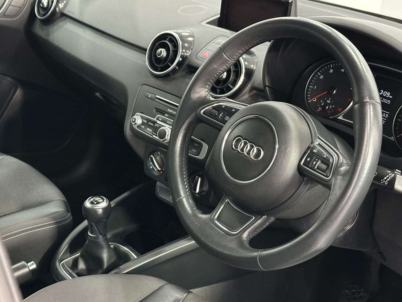 2017 AUDI A1 2017 AUDI A1