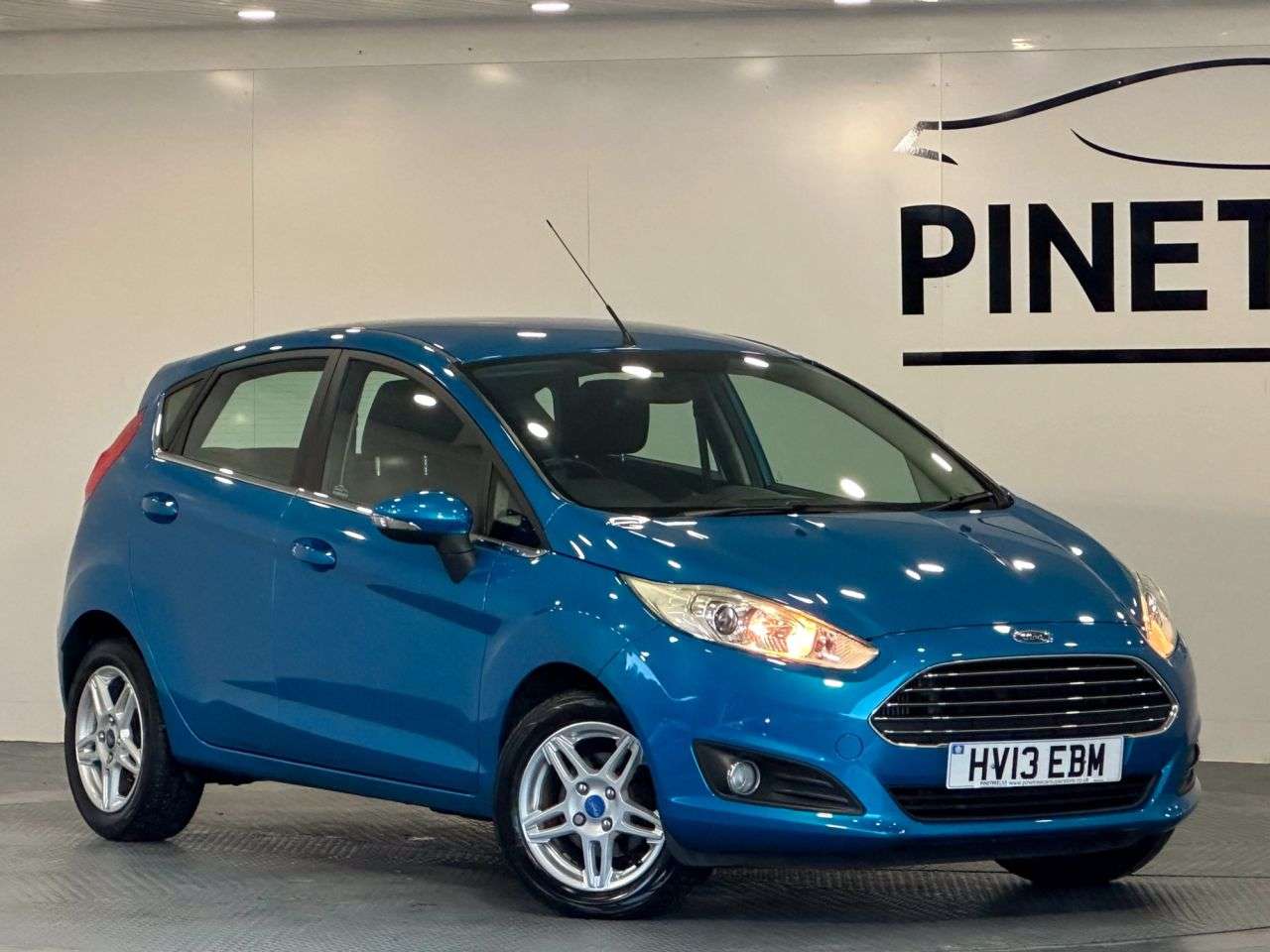 A 2013 FORD FIESTA 1.0T EcoBoost Zetec Hatchback 5dr Petrol Manual Euro 5 (s/s) (100 ps) A 2013 FORD FIESTA 1.0T EcoBoost Zetec Hatchback 5dr Petrol Manual Euro 5 (s/s) (100 ps)