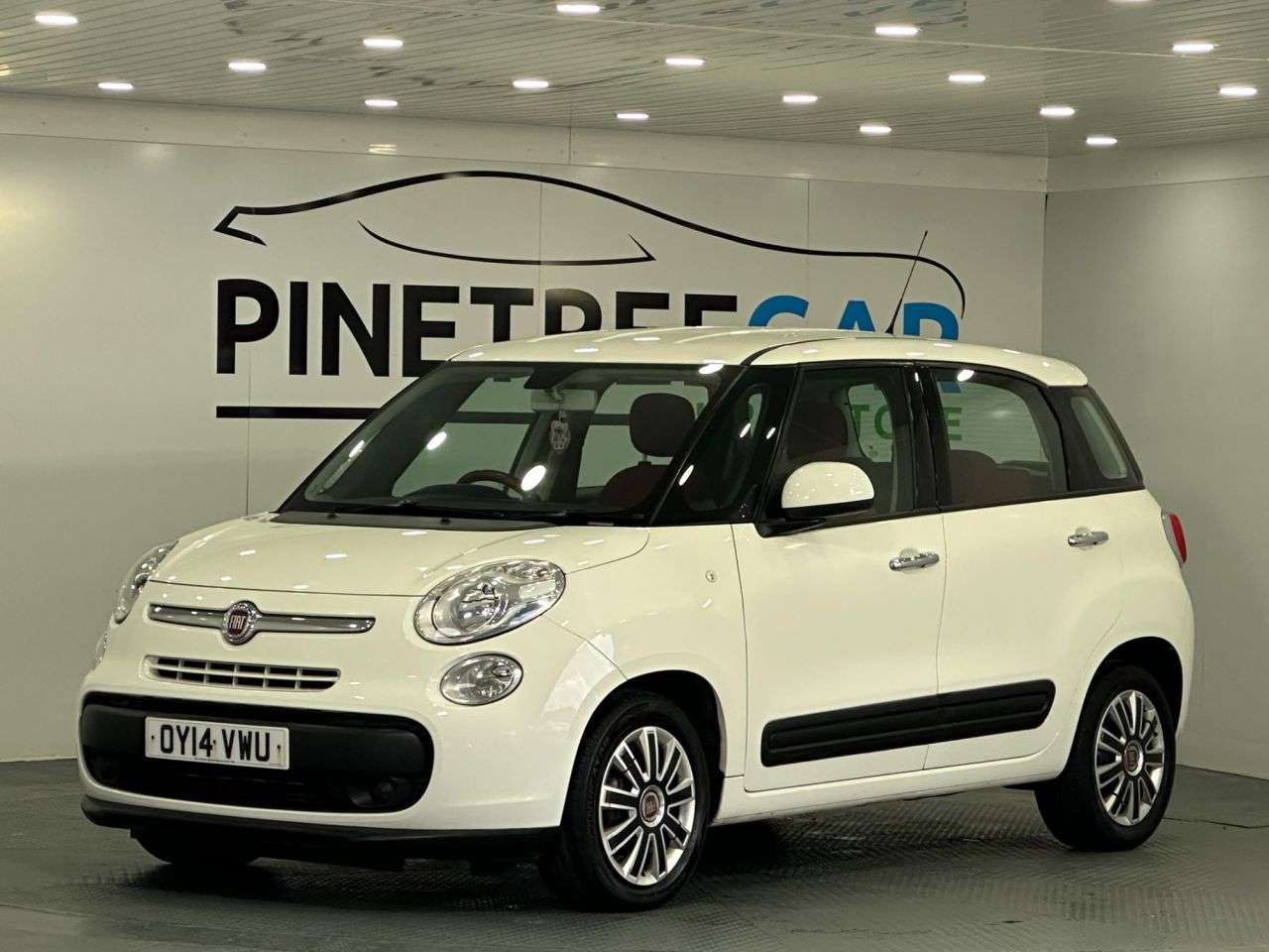 A 2014 FIAT 500L 0.9 TwinAir Easy MPV 5dr Petrol Manual Euro 6 (s/s) (105 ps) A 2014 FIAT 500L 0.9 TwinAir Easy MPV 5dr Petrol Manual Euro 6 (s/s) (105 ps)