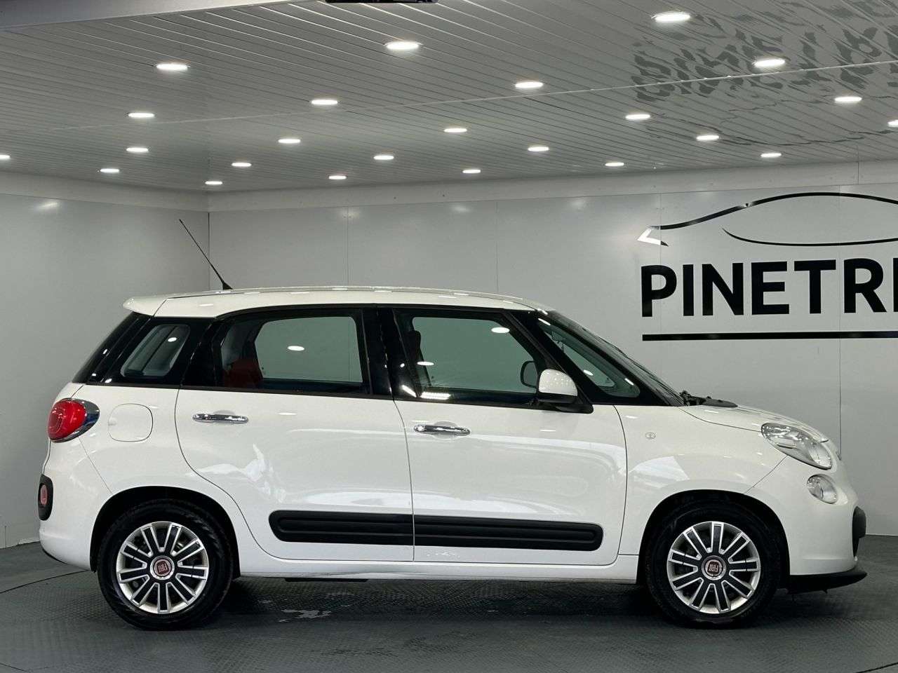 2014 FIAT 500L 2014 FIAT 500L