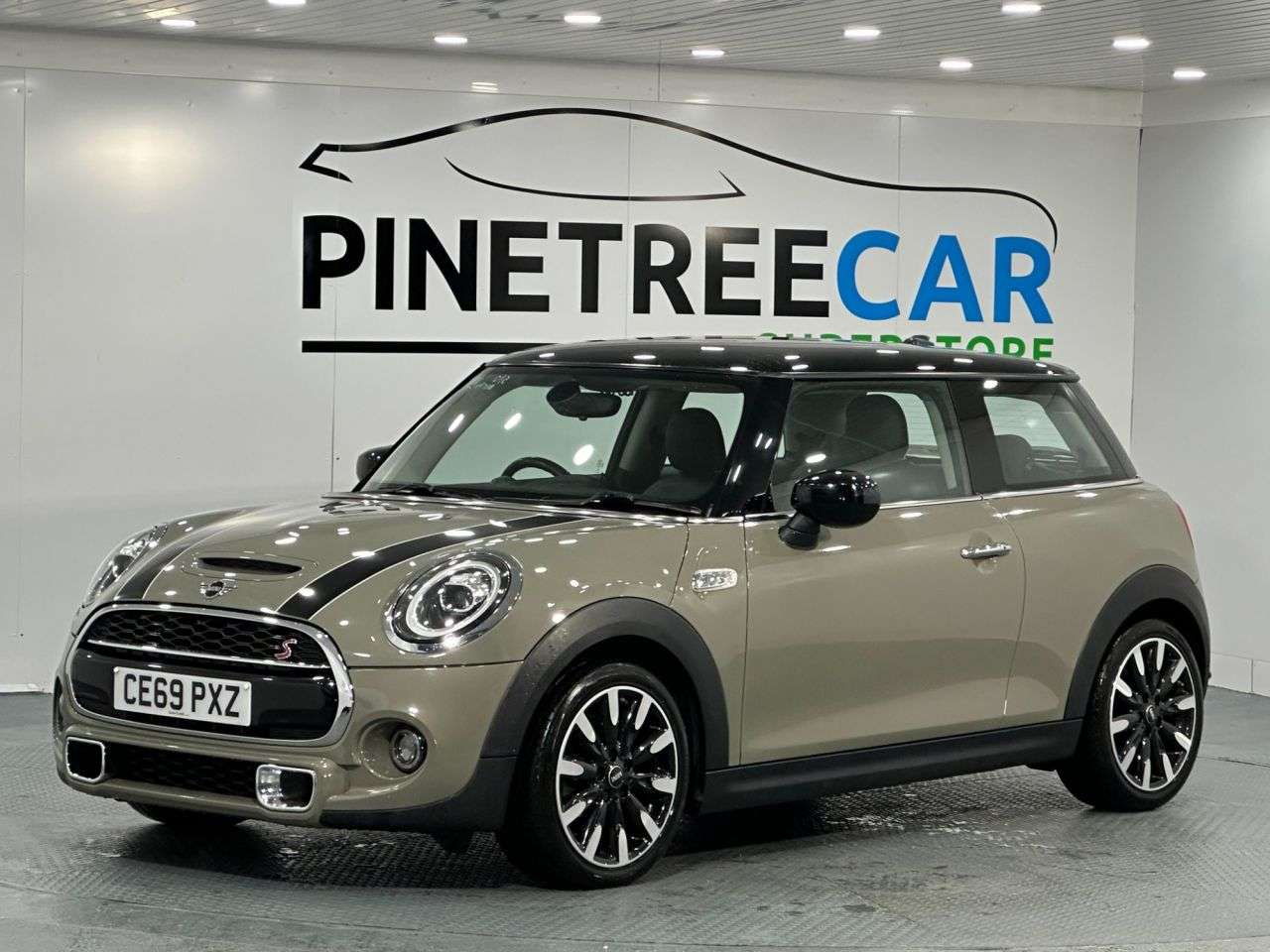 A 2019 MINI HATCH 2.0 Cooper S Exclusive Hatchback 3dr Petrol Manual Euro 6 (s/s) (192 ps) A 2019 MINI HATCH 2.0 Cooper S Exclusive Hatchback 3dr Petrol Manual Euro 6 (s/s) (192 ps)