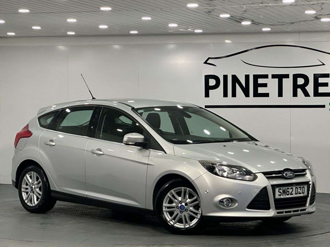 A 2012 FORD FOCUS 1.0T EcoBoost Titanium Hatchback 5dr Petrol Manual Euro 5 (s/s) (125 ps) A 2012 FORD FOCUS 1.0T EcoBoost Titanium Hatchback 5dr Petrol Manual Euro 5 (s/s) (125 ps)