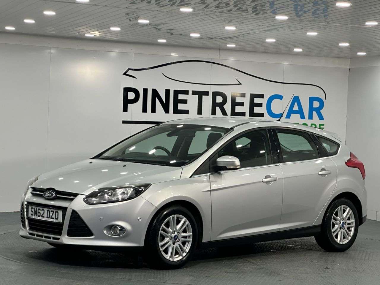 A 2012 FORD FOCUS 1.0T EcoBoost Titanium Hatchback 5dr Petrol Manual Euro 5 (s/s) (125 ps) A 2012 FORD FOCUS 1.0T EcoBoost Titanium Hatchback 5dr Petrol Manual Euro 5 (s/s) (125 ps)