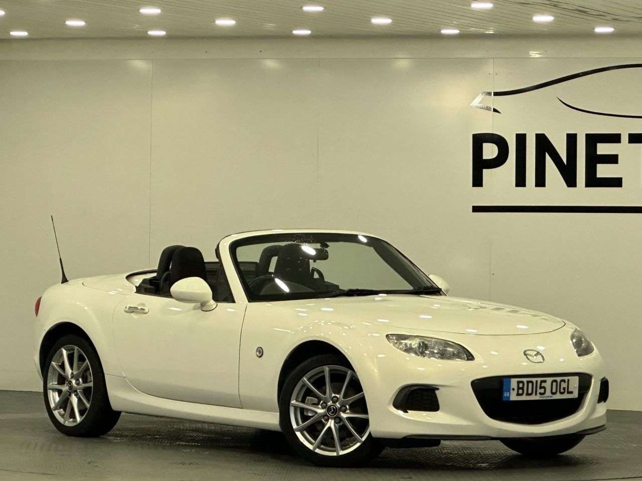 A 2015 MAZDA MX-5 1.8i SE Roadster 2dr Petrol Manual Euro 5 (126 ps) A 2015 MAZDA MX-5 1.8i SE Roadster 2dr Petrol Manual Euro 5 (126 ps)