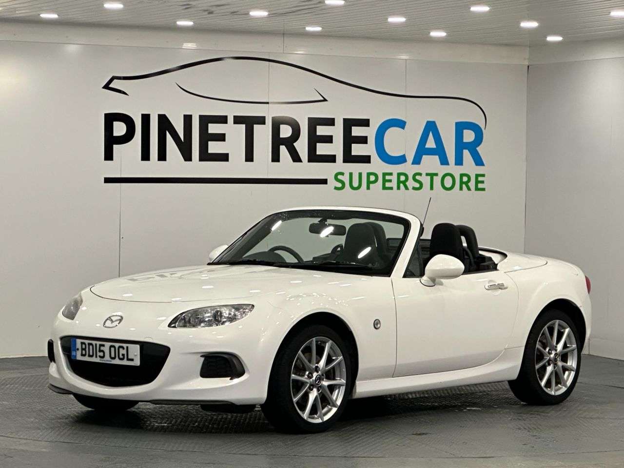 A 2015 MAZDA MX-5 1.8i SE Roadster 2dr Petrol Manual Euro 5 (126 ps) A 2015 MAZDA MX-5 1.8i SE Roadster 2dr Petrol Manual Euro 5 (126 ps)