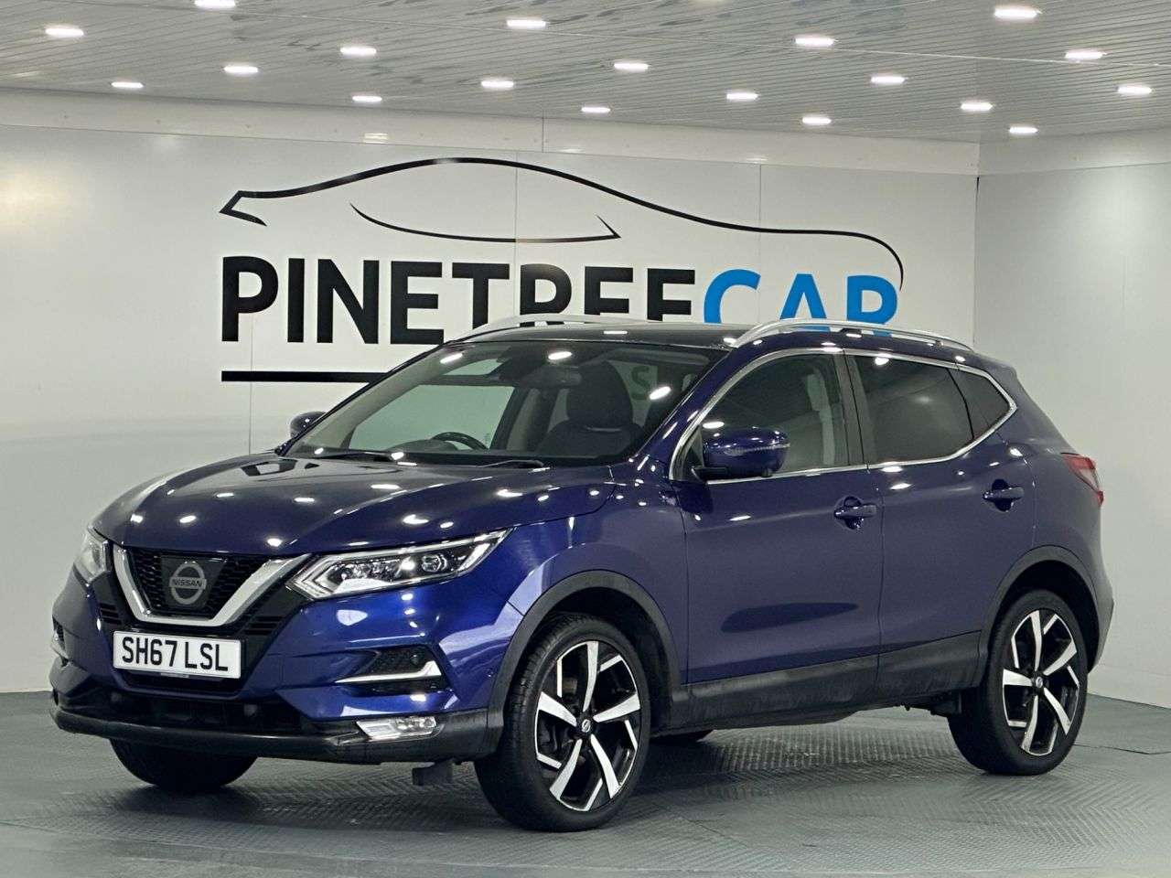 A 2017 NISSAN QASHQAI 1.5 dCi Tekna SUV 5dr Diesel Manual Euro 6 (s/s) (110 ps) A 2017 NISSAN QASHQAI 1.5 dCi Tekna SUV 5dr Diesel Manual Euro 6 (s/s) (110 ps)