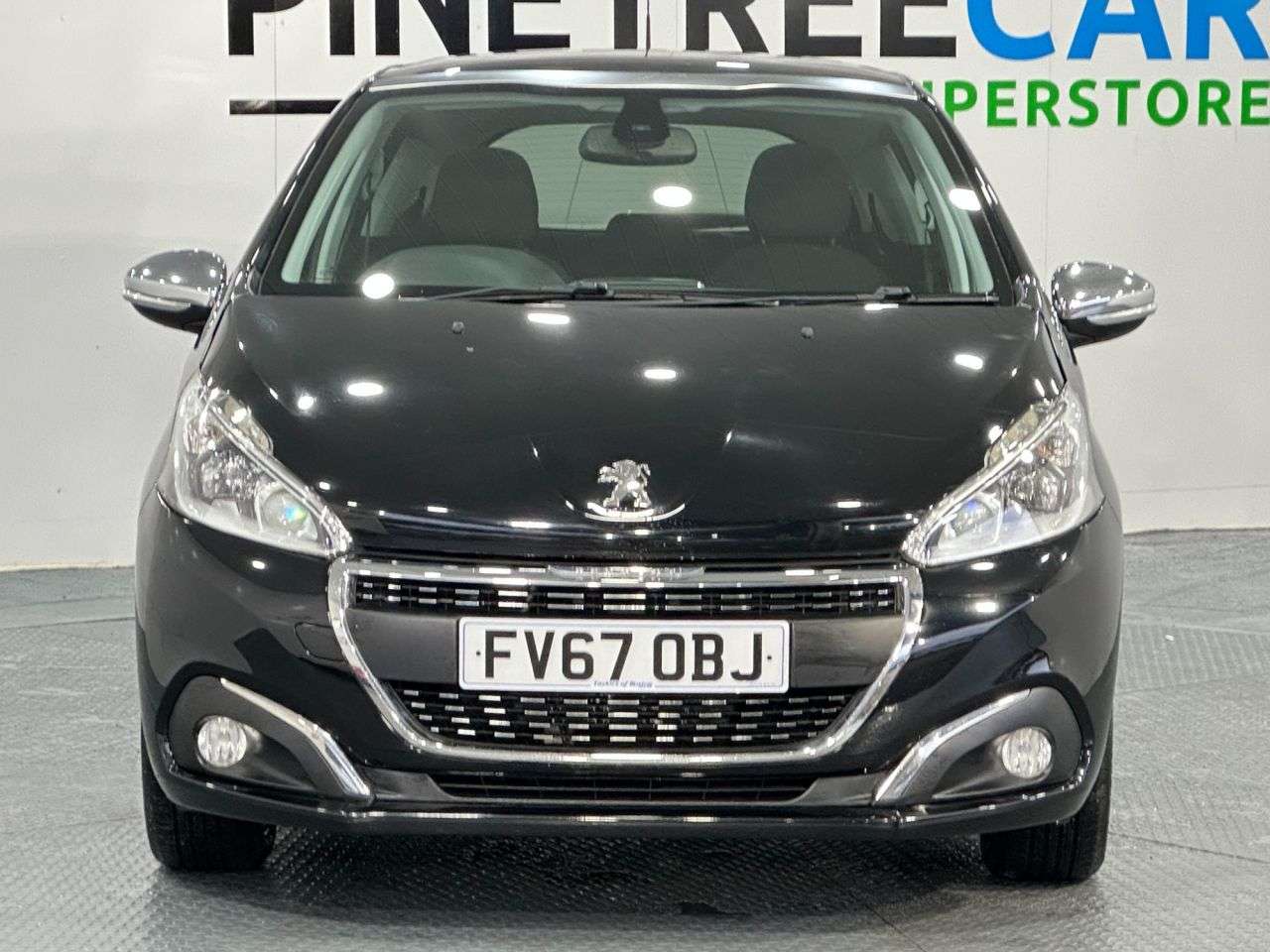 A 2017 PEUGEOT 208 1.2 PureTech Allure Premium Hatchback 5dr Petrol Manual Euro 6 (s/s) (82 ps A 2017 PEUGEOT 208 1.2 PureTech Allure Premium Hatchback 5dr Petrol Manual Euro 6 (s/s) (82 ps
