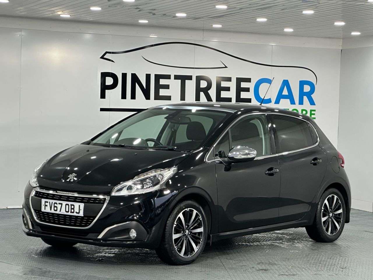 A 2017 PEUGEOT 208 1.2 PureTech Allure Premium Hatchback 5dr Petrol Manual Euro 6 (s/s) (82 ps A 2017 PEUGEOT 208 1.2 PureTech Allure Premium Hatchback 5dr Petrol Manual Euro 6 (s/s) (82 ps