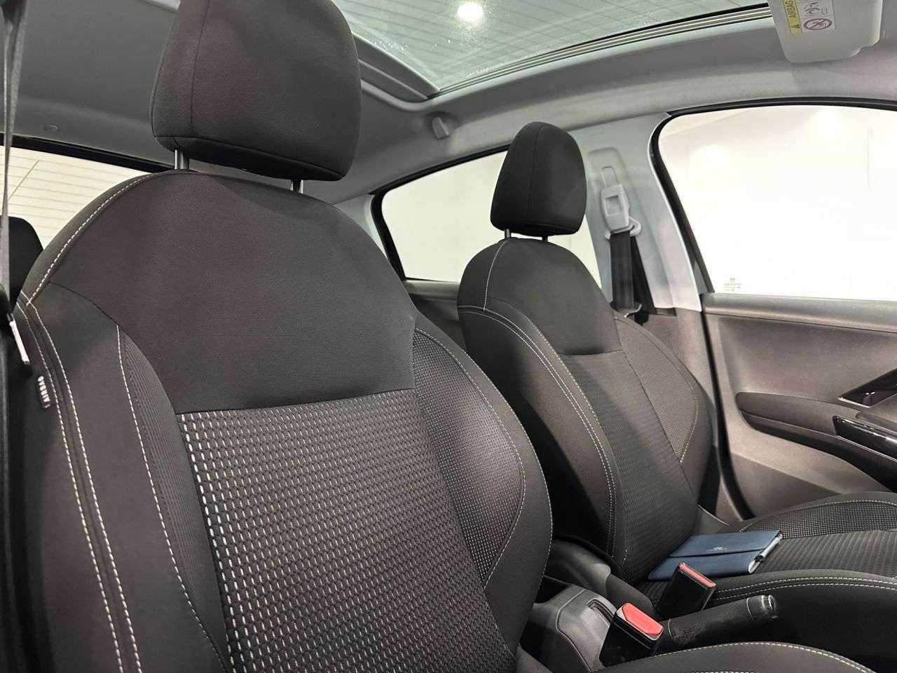 2017 PEUGEOT 208 2017 PEUGEOT 208