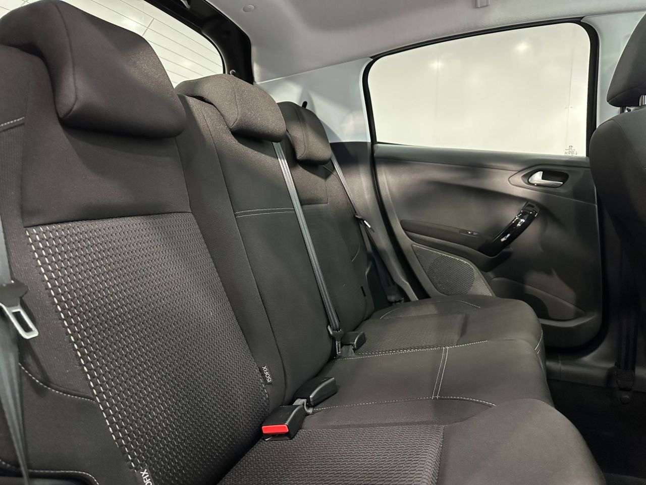 2017 PEUGEOT 208 2017 PEUGEOT 208