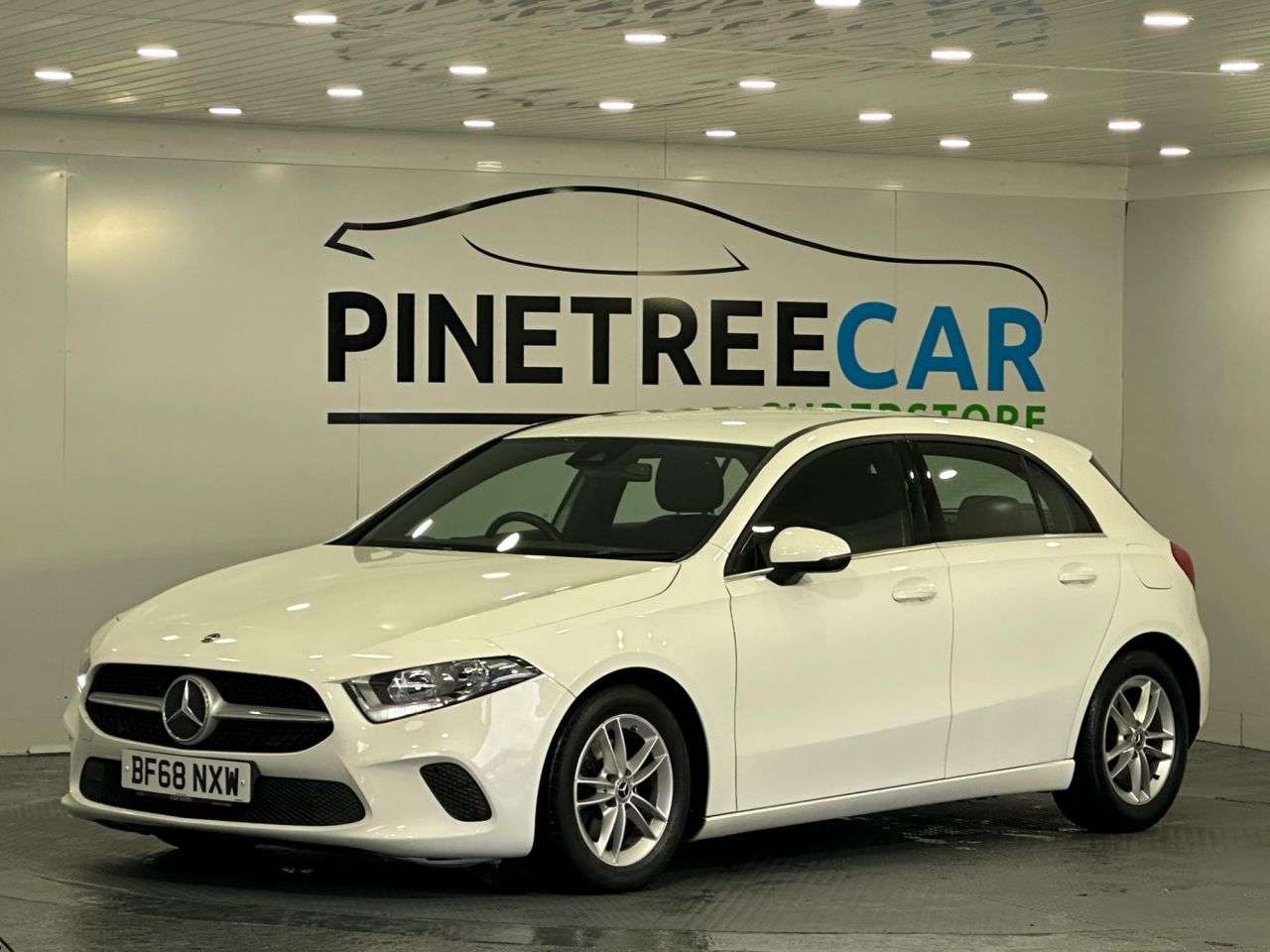 A 2018 MERCEDES-BENZ A-CLASS 1.5 A180d SE Hatchback 5dr Diesel 7G-DCT Euro 6 (s/s) (116 ps) A 2018 MERCEDES-BENZ A-CLASS 1.5 A180d SE Hatchback 5dr Diesel 7G-DCT Euro 6 (s/s) (116 ps)