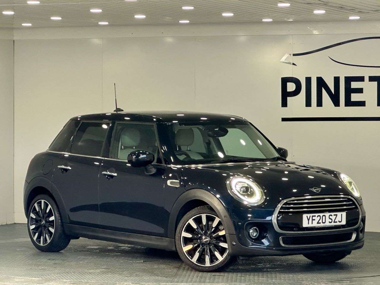 A 2020 MINI HATCH 1.5 Cooper Exclusive Hatchback 5dr Petrol Manual Euro 6 (s/s) (136 ps) A 2020 MINI HATCH 1.5 Cooper Exclusive Hatchback 5dr Petrol Manual Euro 6 (s/s) (136 ps)