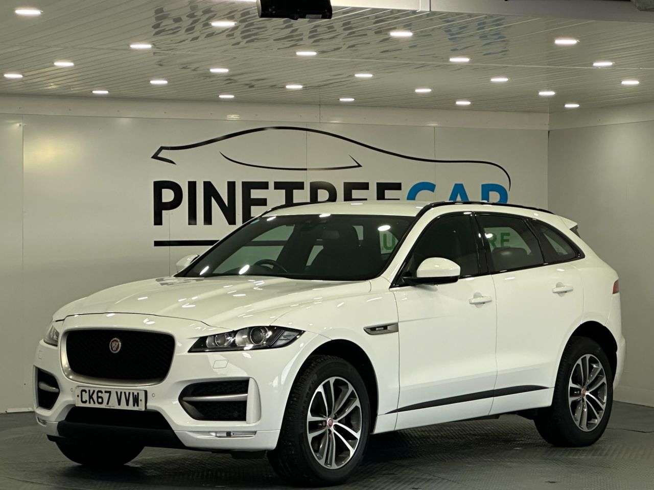 A 2018 JAGUAR F-PACE 2.0 D180 R-Sport SUV 5dr Diesel Auto AWD Euro 6 (s/s) (180 ps) A 2018 JAGUAR F-PACE 2.0 D180 R-Sport SUV 5dr Diesel Auto AWD Euro 6 (s/s) (180 ps)