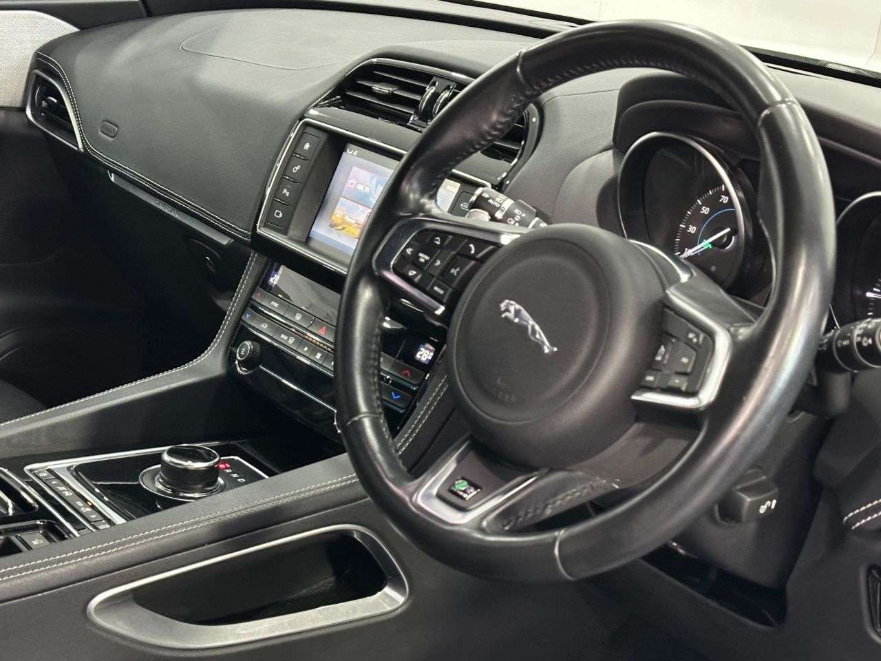 2018 JAGUAR F-PACE 2018 JAGUAR F-PACE