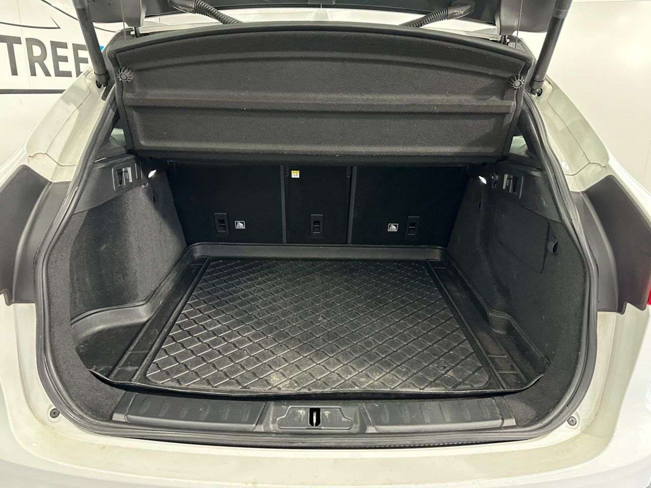 2018 JAGUAR F-PACE 2018 JAGUAR F-PACE