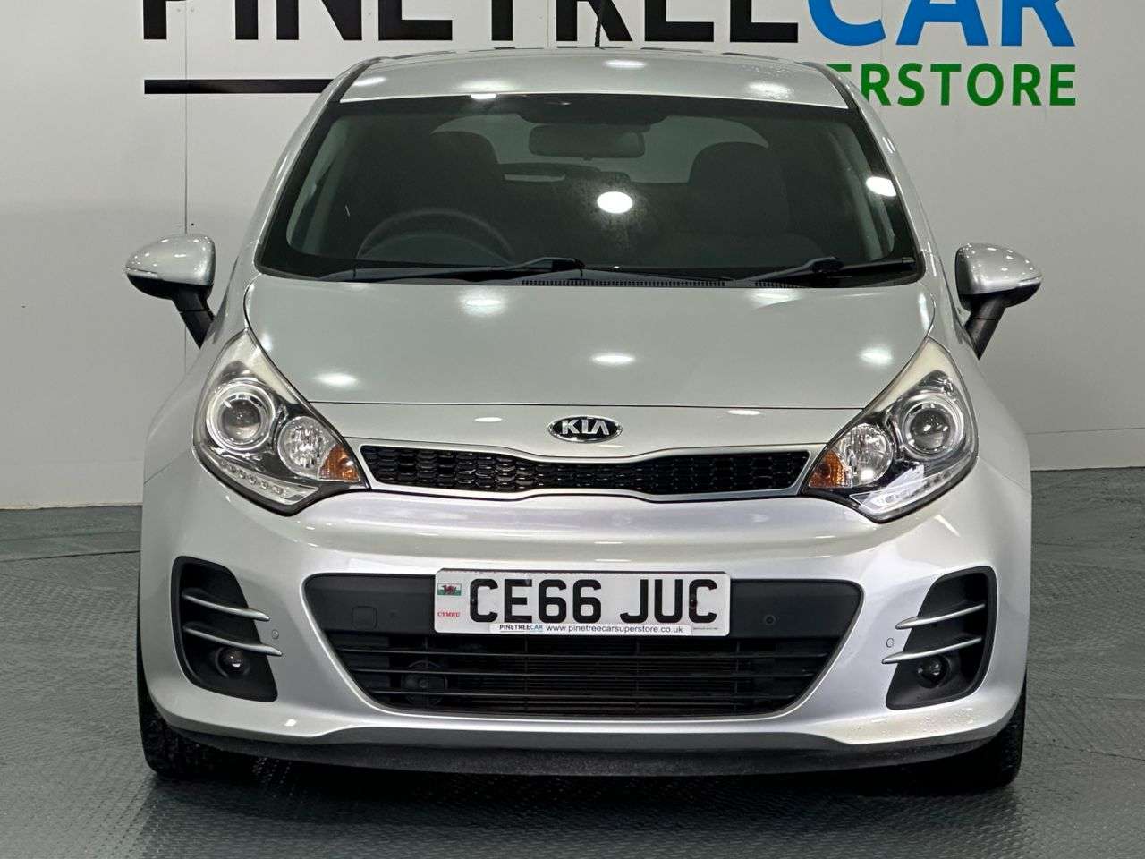 A 2016 KIA RIO 1.4 EcoDynamics 3 Hatchback 5dr Petrol Manual Euro 6 (s/s) (107 bhp) A 2016 KIA RIO 1.4 EcoDynamics 3 Hatchback 5dr Petrol Manual Euro 6 (s/s) (107 bhp)