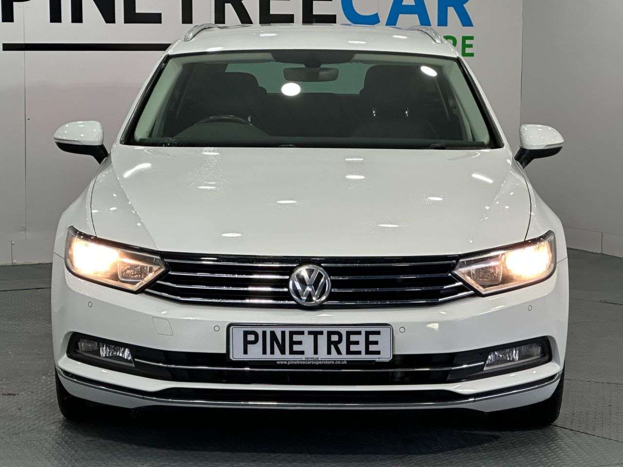 A 2016 VOLKSWAGEN PASSAT 2.0 TDI BlueMotion Tech GT Estate 5dr Diesel DSG Euro 6 (s/s) (190 ps) A 2016 VOLKSWAGEN PASSAT 2.0 TDI BlueMotion Tech GT Estate 5dr Diesel DSG Euro 6 (s/s) (190 ps)