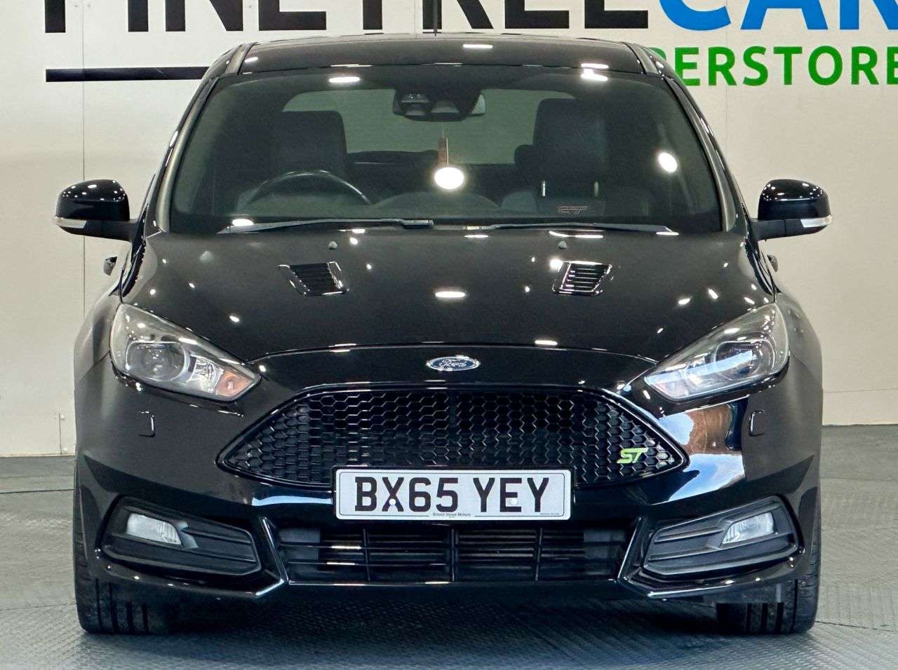 A 2015 FORD FOCUS 2.0T EcoBoost ST-3 Hatchback 5dr Petrol Manual Euro 6 (s/s) (250 ps) A 2015 FORD FOCUS 2.0T EcoBoost ST-3 Hatchback 5dr Petrol Manual Euro 6 (s/s) (250 ps)