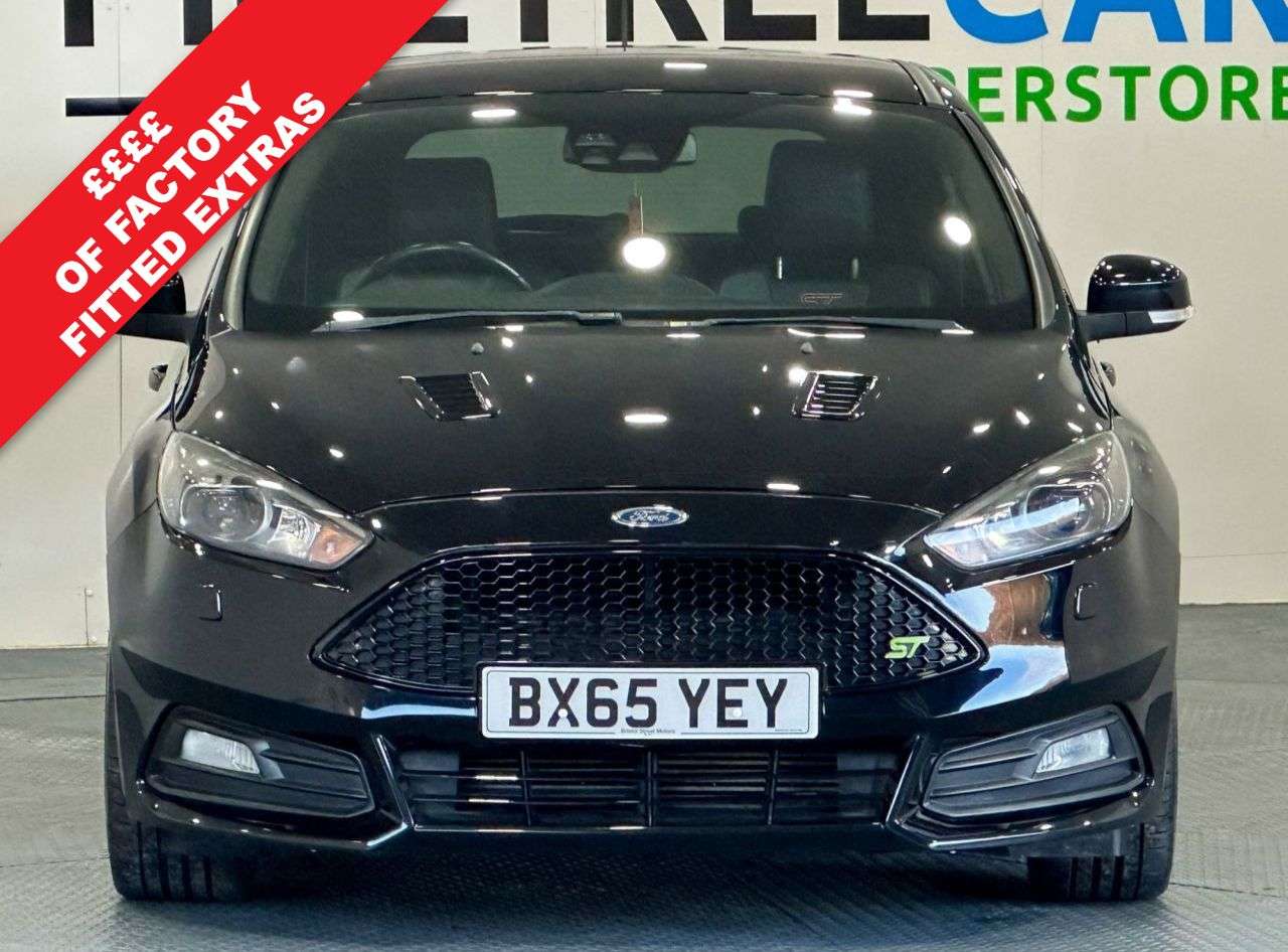A 2015 FORD FOCUS 2.0T EcoBoost ST-3 Hatchback 5dr Petrol Manual Euro 6 (s/s) (250 ps) A 2015 FORD FOCUS 2.0T EcoBoost ST-3 Hatchback 5dr Petrol Manual Euro 6 (s/s) (250 ps)
