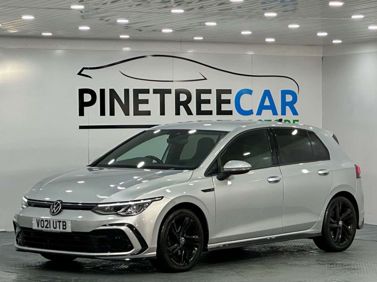 A 2021 VOLKSWAGEN GOLF 1.5 eTSI MHEV R-Line Hatchback 5dr Petrol Hybrid DSG Euro 6 (s/s) (150 ps) A 2021 VOLKSWAGEN GOLF 1.5 eTSI MHEV R-Line Hatchback 5dr Petrol Hybrid DSG Euro 6 (s/s) (150 ps)