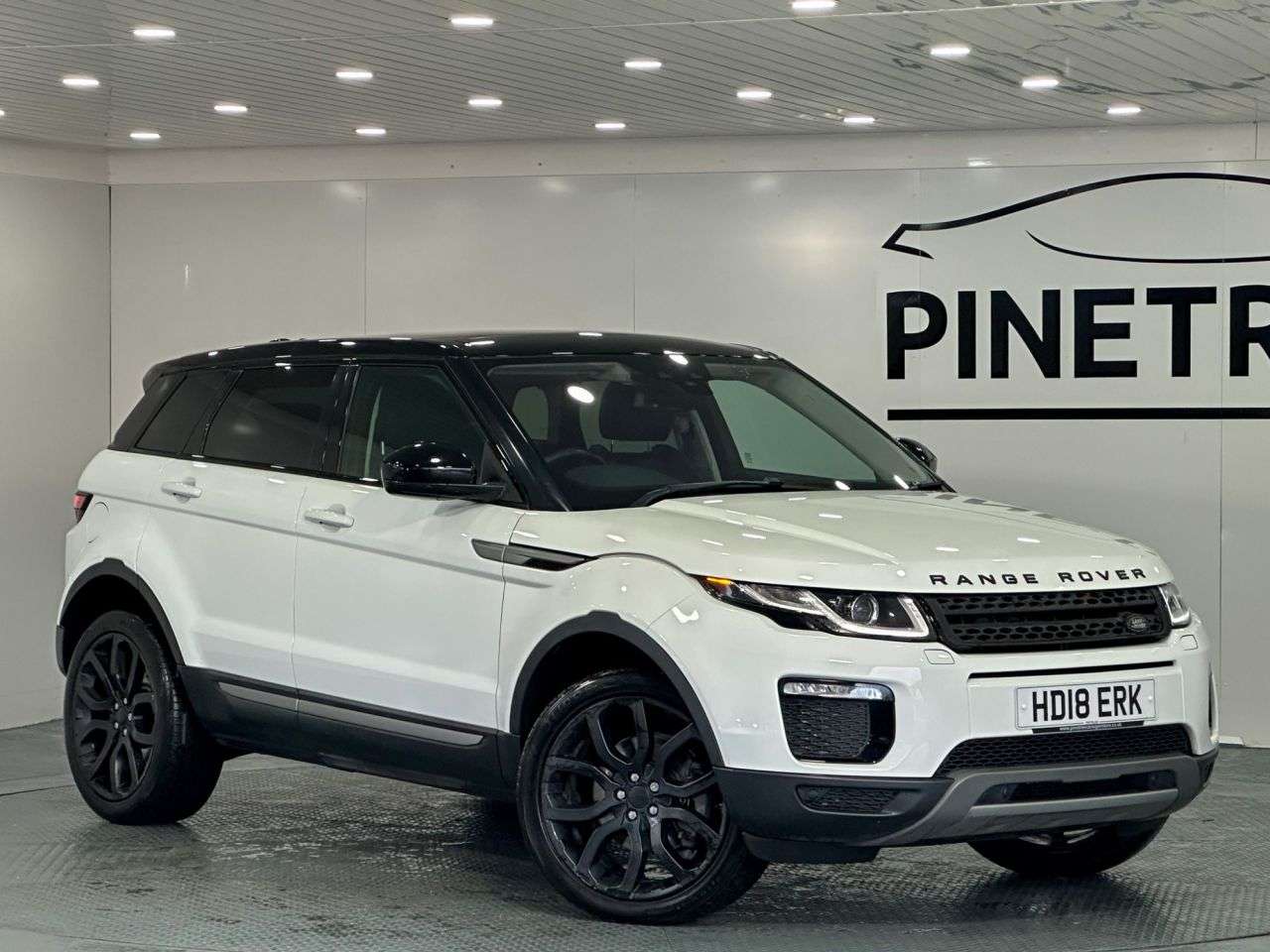 A 2018 LAND ROVER RANGE ROVER EVOQUE 2.0 TD4 SE SUV 5dr Diesel Auto 4WD Euro 6 (s/s) (180 ps) A 2018 LAND ROVER RANGE ROVER EVOQUE 2.0 TD4 SE SUV 5dr Diesel Auto 4WD Euro 6 (s/s) (180 ps)