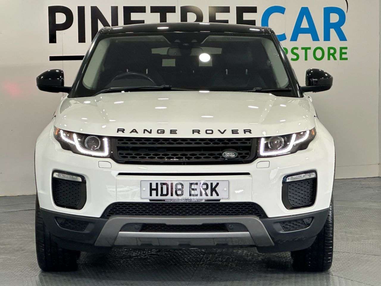 A 2018 LAND ROVER RANGE ROVER EVOQUE 2.0 TD4 SE SUV 5dr Diesel Auto 4WD Euro 6 (s/s) (180 ps) A 2018 LAND ROVER RANGE ROVER EVOQUE 2.0 TD4 SE SUV 5dr Diesel Auto 4WD Euro 6 (s/s) (180 ps)