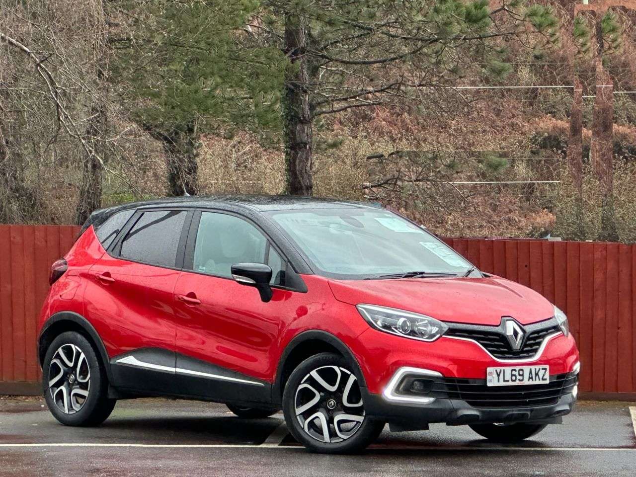 A 2019 RENAULT CAPTUR 0.9 TCe ENERGY Iconic SUV 5dr Petrol Manual Euro 6 (s/s) (90 ps) A 2019 RENAULT CAPTUR 0.9 TCe ENERGY Iconic SUV 5dr Petrol Manual Euro 6 (s/s) (90 ps)
