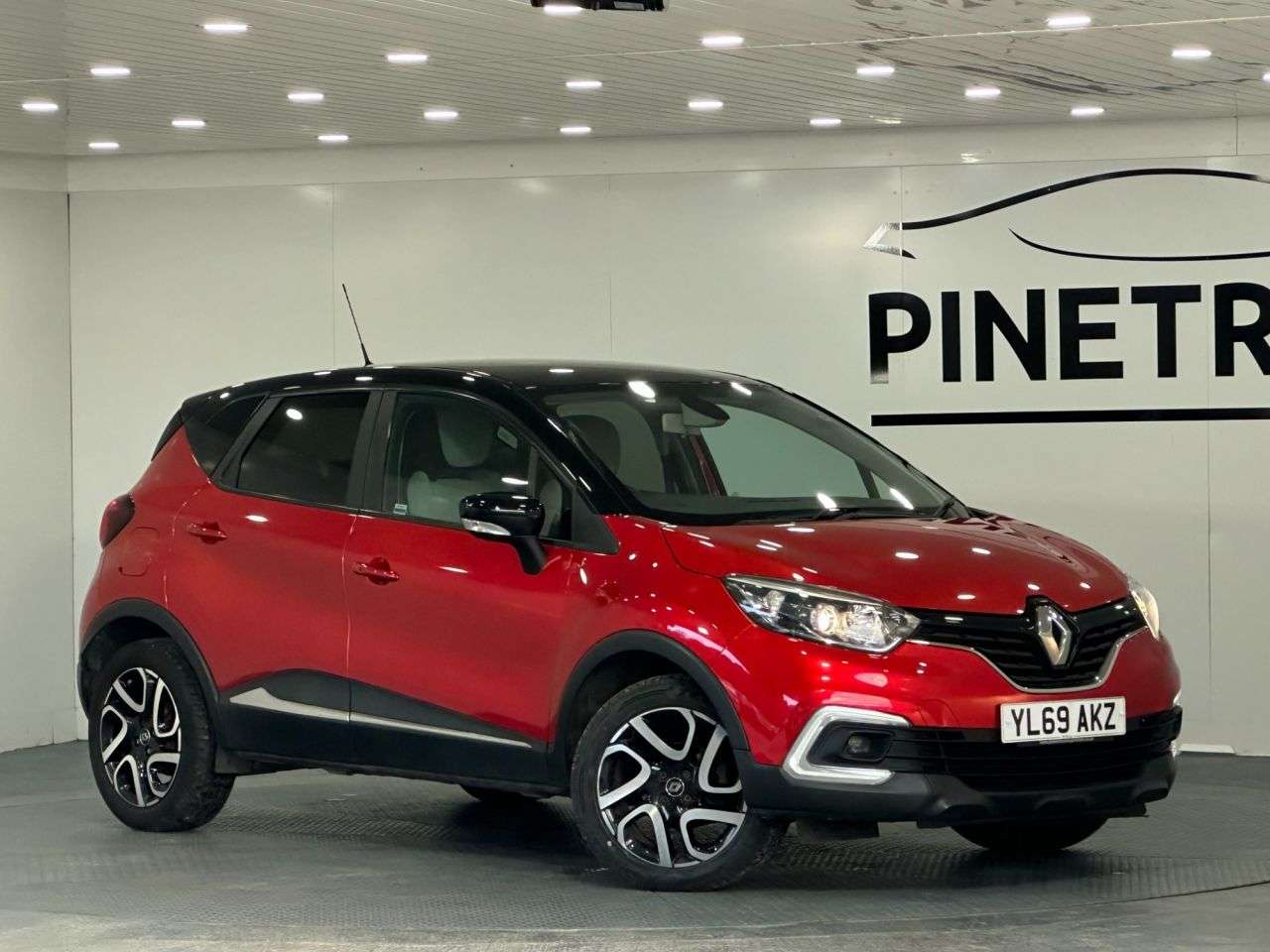 A 2019 RENAULT CAPTUR 0.9 TCe ENERGY Iconic SUV 5dr Petrol Manual Euro 6 (s/s) (90 ps) A 2019 RENAULT CAPTUR 0.9 TCe ENERGY Iconic SUV 5dr Petrol Manual Euro 6 (s/s) (90 ps)