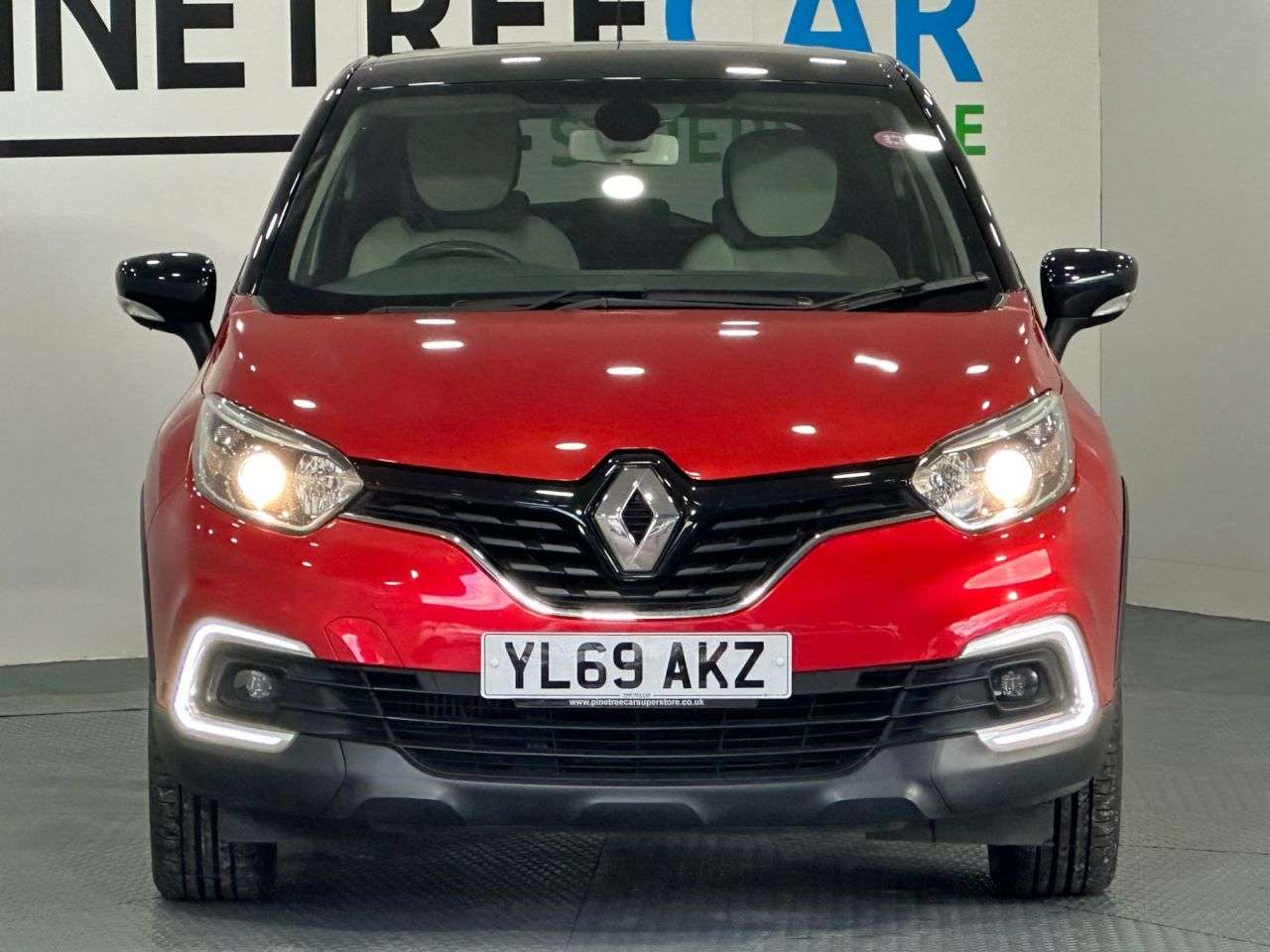 A 2019 RENAULT CAPTUR 0.9 TCe ENERGY Iconic SUV 5dr Petrol Manual Euro 6 (s/s) (90 ps) A 2019 RENAULT CAPTUR 0.9 TCe ENERGY Iconic SUV 5dr Petrol Manual Euro 6 (s/s) (90 ps)