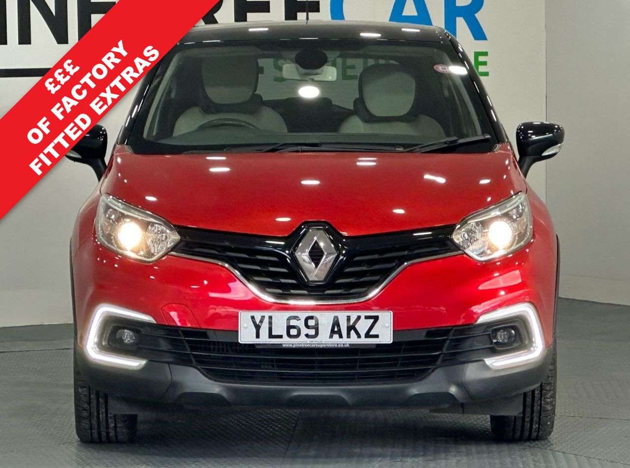 A 2019 RENAULT CAPTUR 0.9 TCe ENERGY Iconic SUV 5dr Petrol Manual Euro 6 (s/s) (90 ps) A 2019 RENAULT CAPTUR 0.9 TCe ENERGY Iconic SUV 5dr Petrol Manual Euro 6 (s/s) (90 ps)