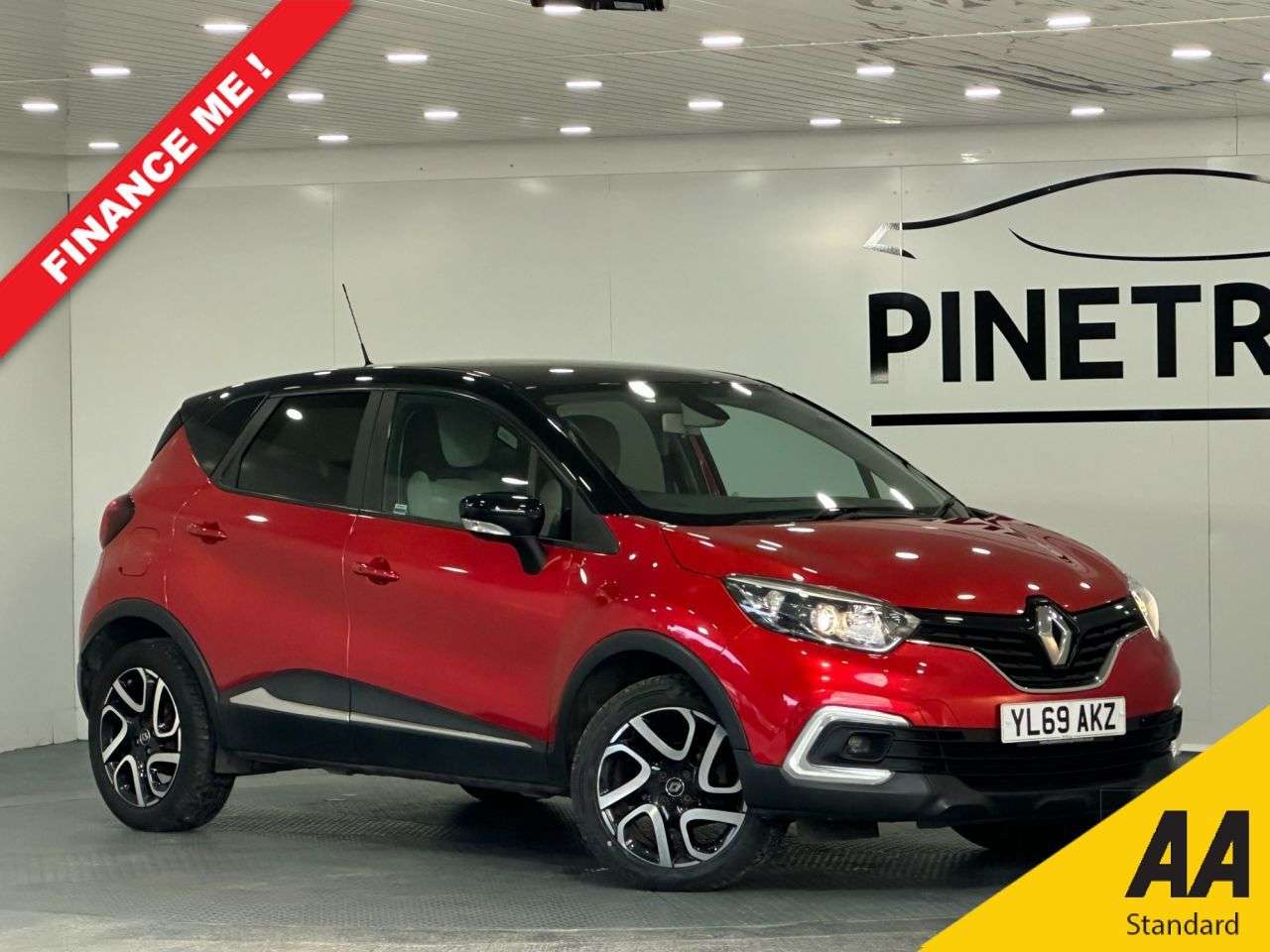 A 2019 RENAULT CAPTUR 0.9 TCe ENERGY Iconic SUV 5dr Petrol Manual Euro 6 (s/s) (90 ps) A 2019 RENAULT CAPTUR 0.9 TCe ENERGY Iconic SUV 5dr Petrol Manual Euro 6 (s/s) (90 ps)