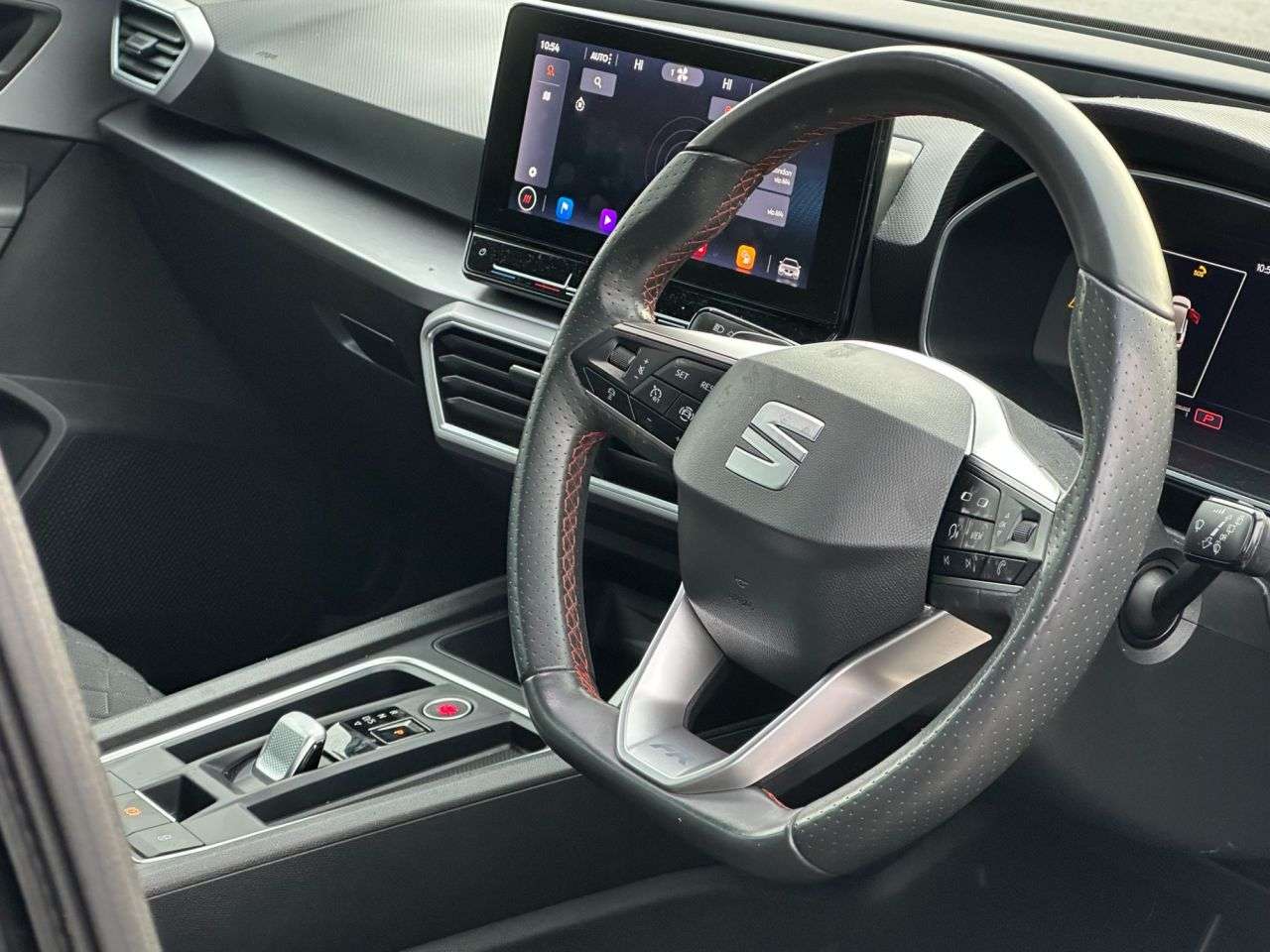 A 2021 SEAT LEON 1.5 eTSI MHEV FR Estate 5dr Petrol Hybrid DSG Euro 6 (s/s) (150 ps) A 2021 SEAT LEON 1.5 eTSI MHEV FR Estate 5dr Petrol Hybrid DSG Euro 6 (s/s) (150 ps)