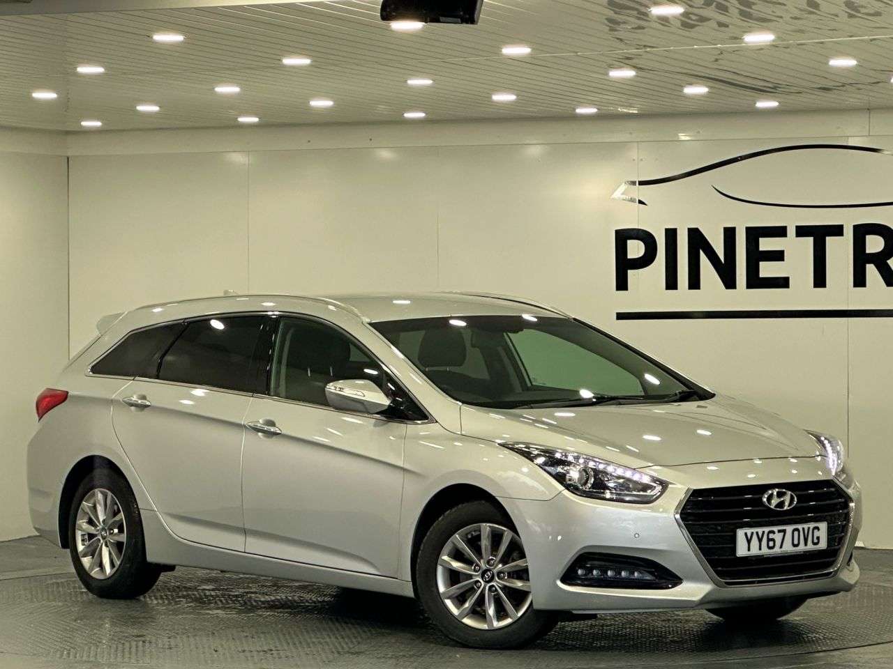A 2018 HYUNDAI I40 1.7 CRDi Blue Drive SE Nav Tourer 5dr Diesel Manual Euro 6 (s/s) (141 ps) A 2018 HYUNDAI I40 1.7 CRDi Blue Drive SE Nav Tourer 5dr Diesel Manual Euro 6 (s/s) (141 ps)